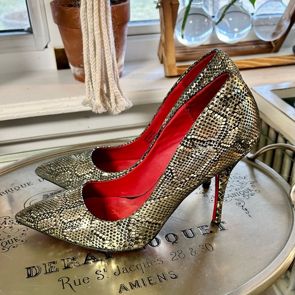 Beautiful Charles Jourdan gold pumps - Picture 3 of 3